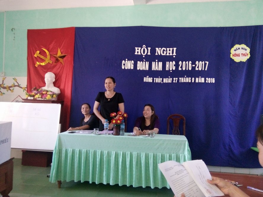 Hoi nghi cong doan 2.jpg